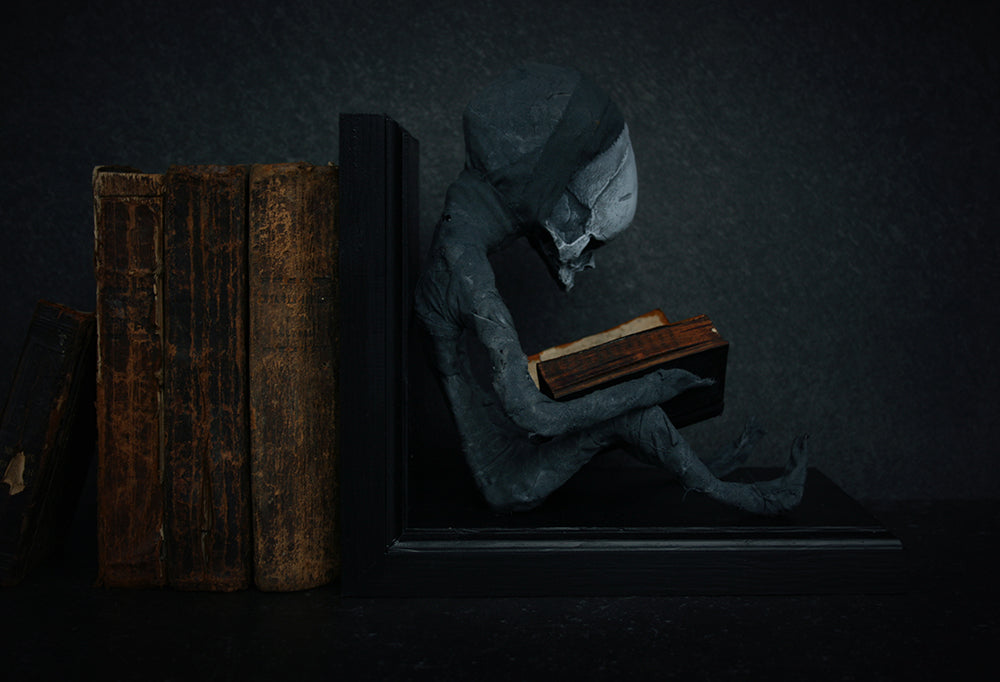 Sculpture bookend "Weber the reader" - mixed media sculpture