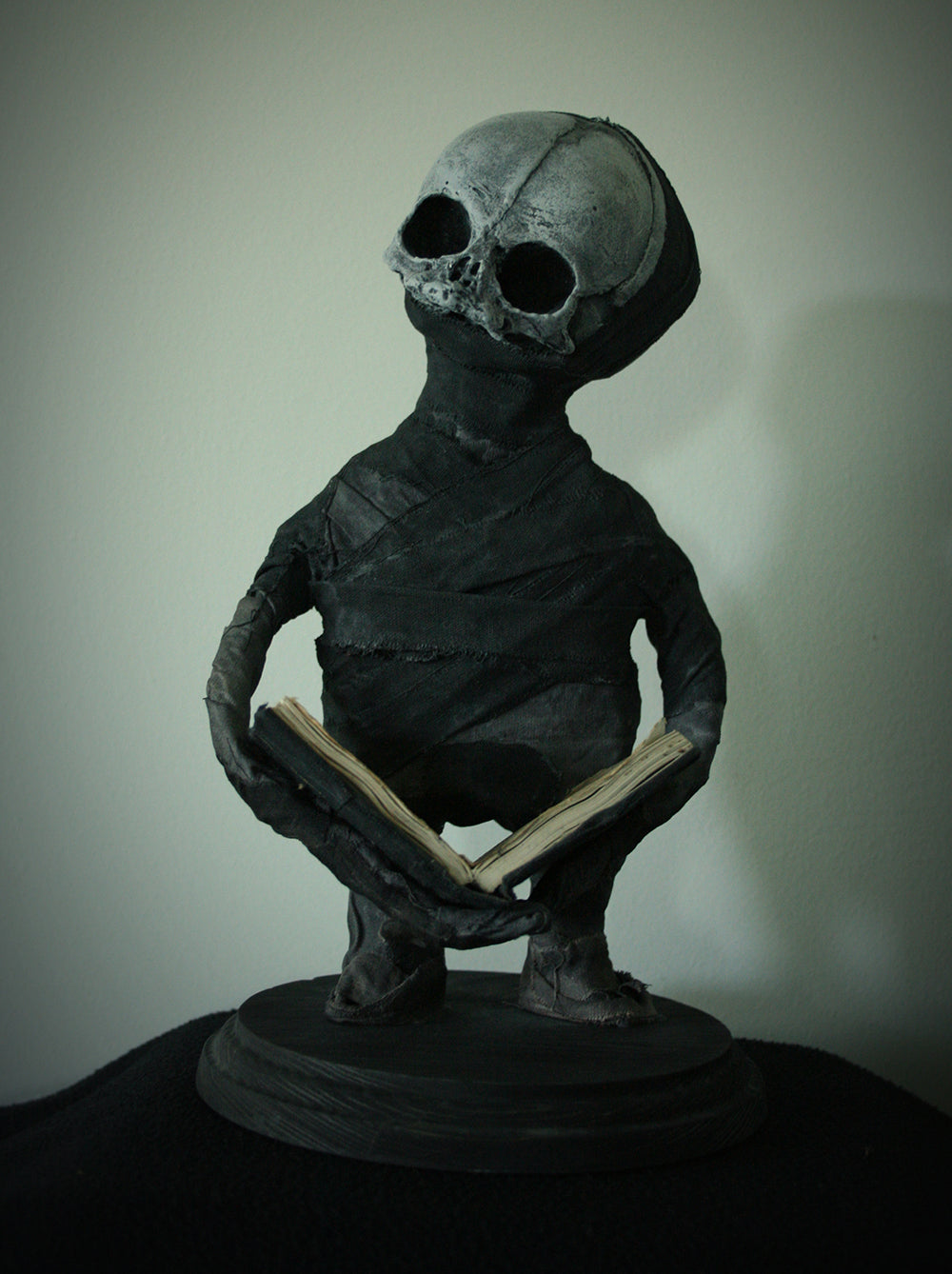 Mixed media sculpture "Bookworm" - SCULPTURE