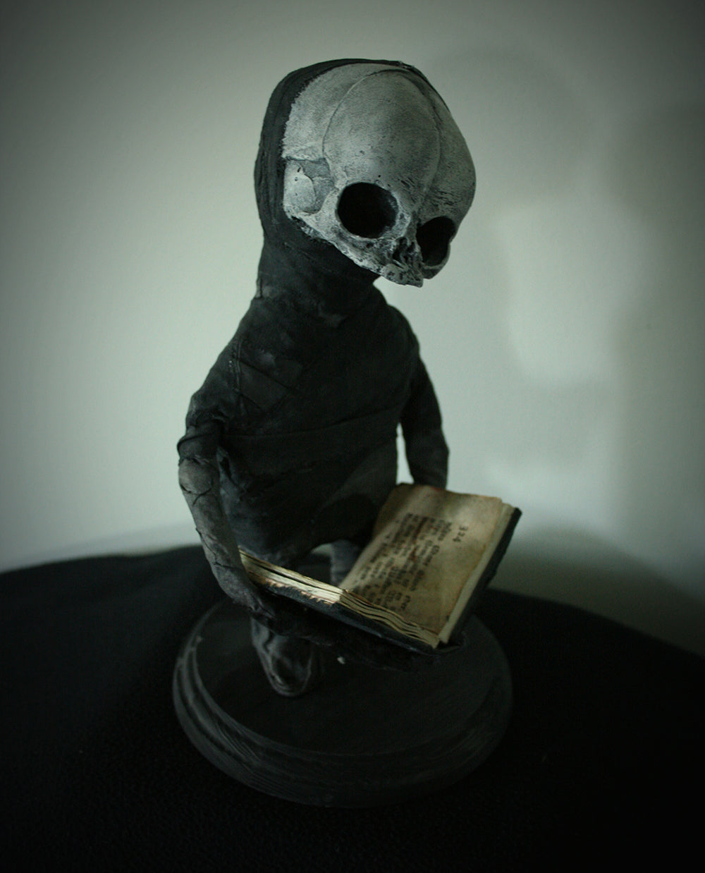 Mixed media sculpture "Bookworm" - SCULPTURE