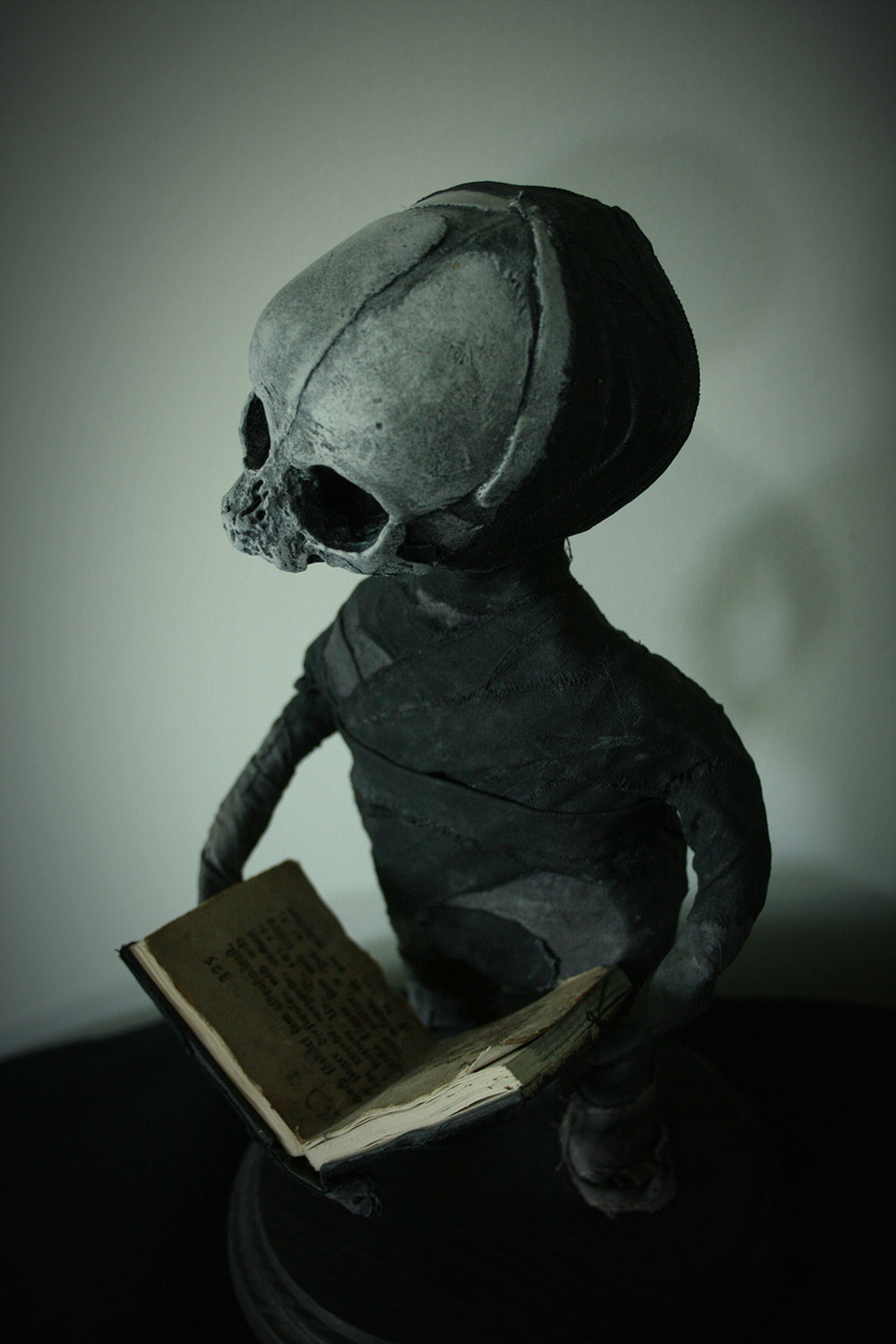 Mixed media sculpture "Bookworm" - SCULPTURE