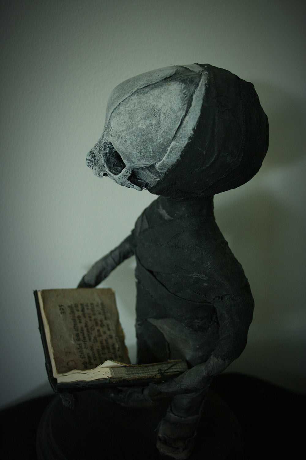 Mixed media sculpture "Bookworm" - SCULPTURE