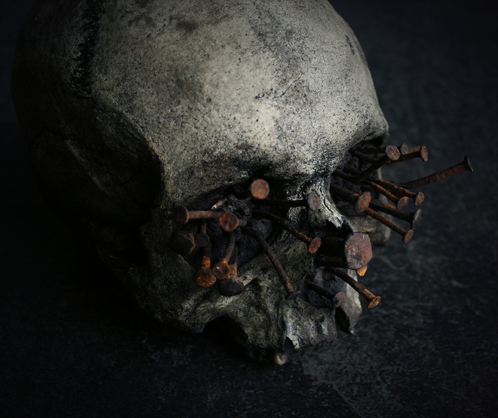 Skull mixed media sculpture "Voodoo nails A" - SCULPTURE