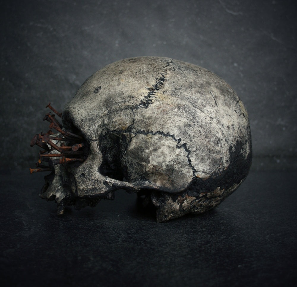 Skull mixed media sculpture "Voodoo nails A" - SCULPTURE