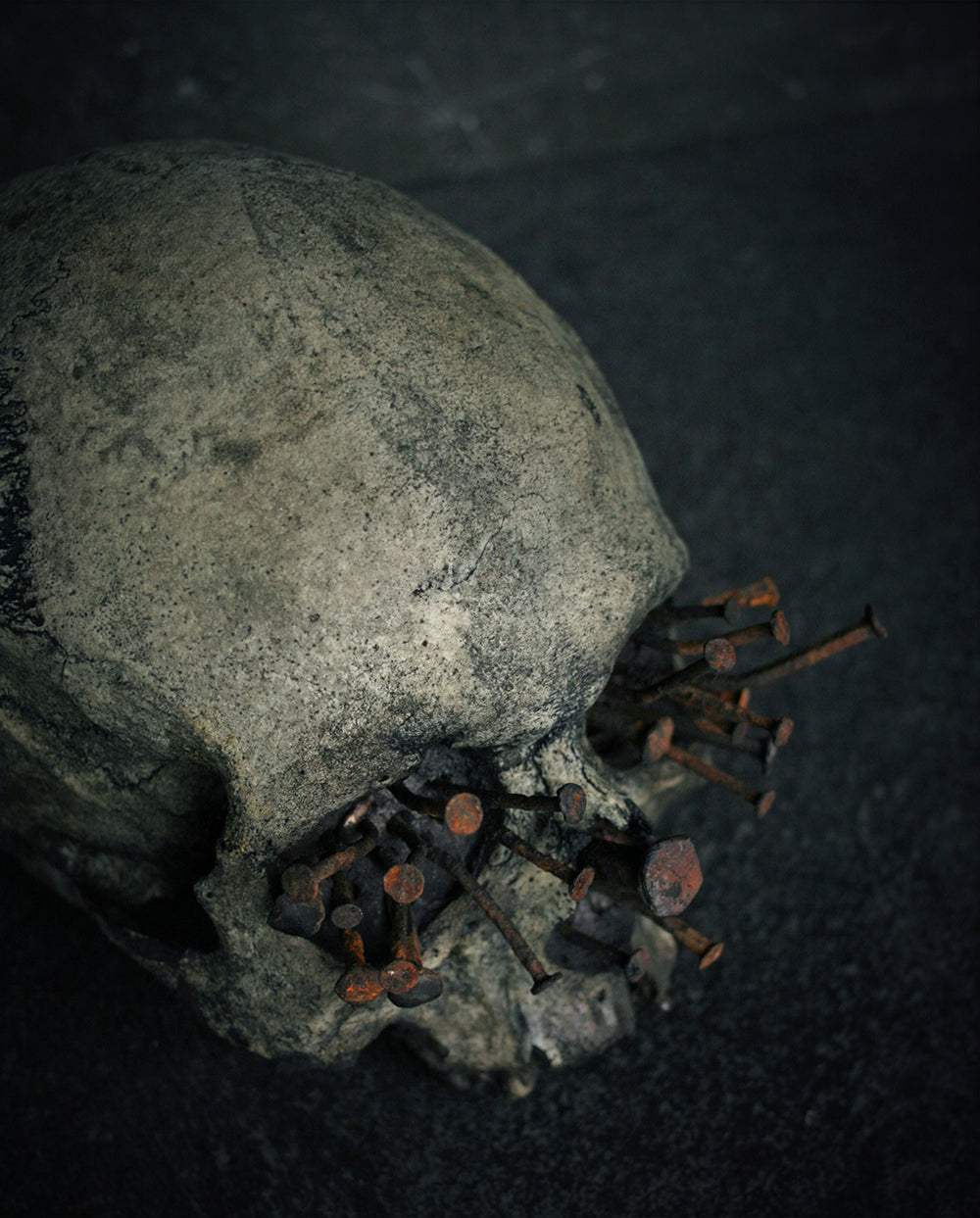 Skull mixed media sculpture "Voodoo nails A" - SCULPTURE