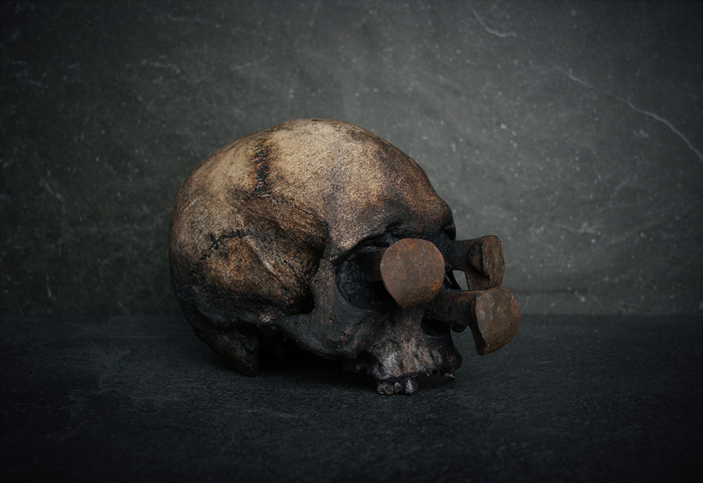 Skull mixed media sculpture "Rust nail viii" - SCULPTURE