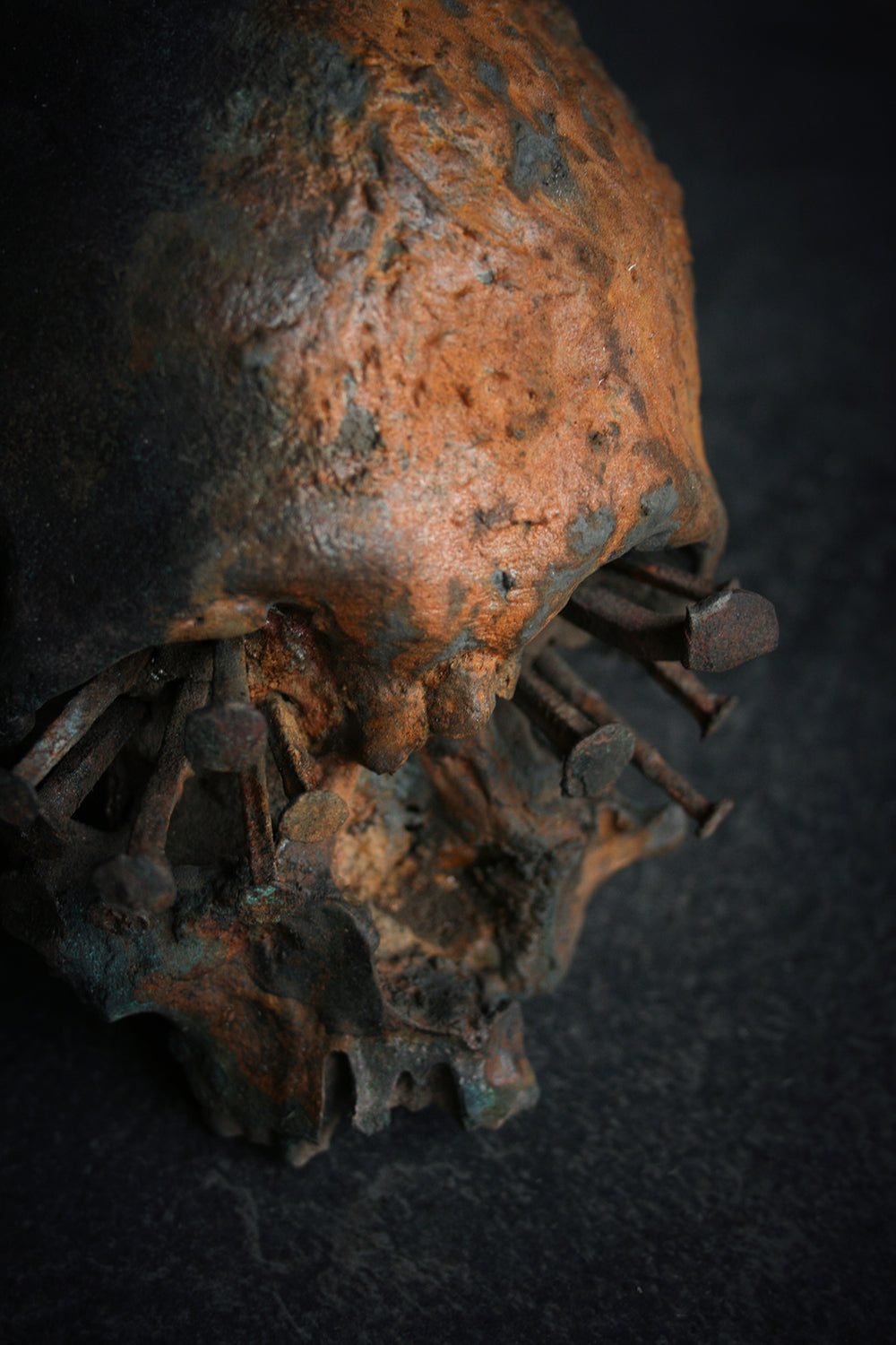 Skull mixed media sculpture "Voodoo nails B" - SCULPTURE