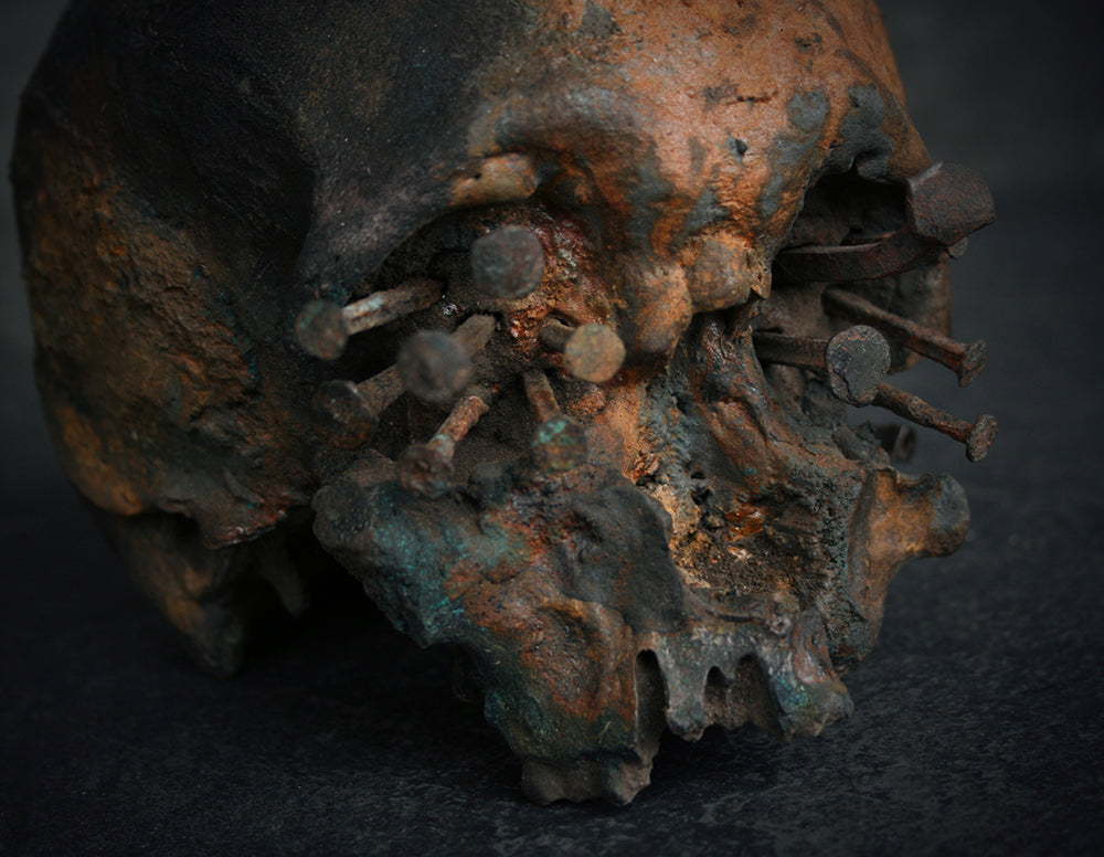 Skull mixed media sculpture "Voodoo nails B" - SCULPTURE