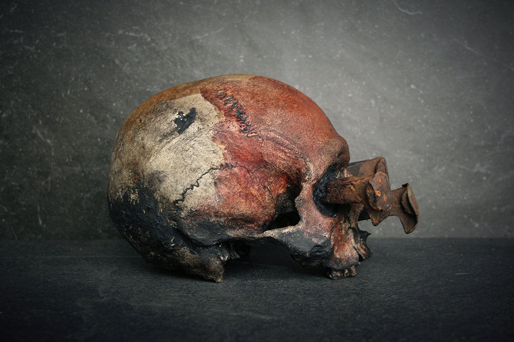 Skull mixed media sculpture "Rust nail viiii" - SCULPTURE