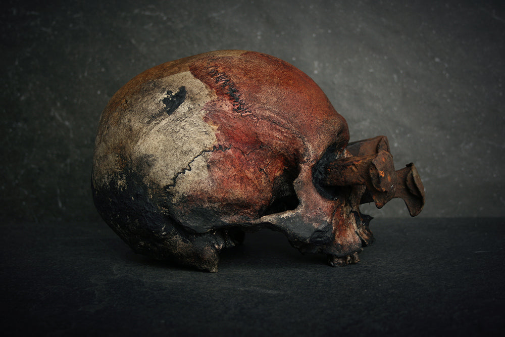 Skull mixed media sculpture "Rust nail viiii" - SCULPTURE