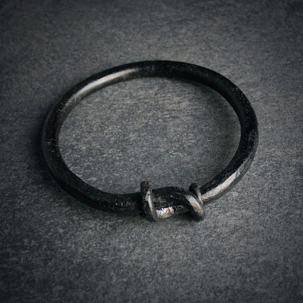 Handforged IRON eternal knot ring - RITUAL ITEM