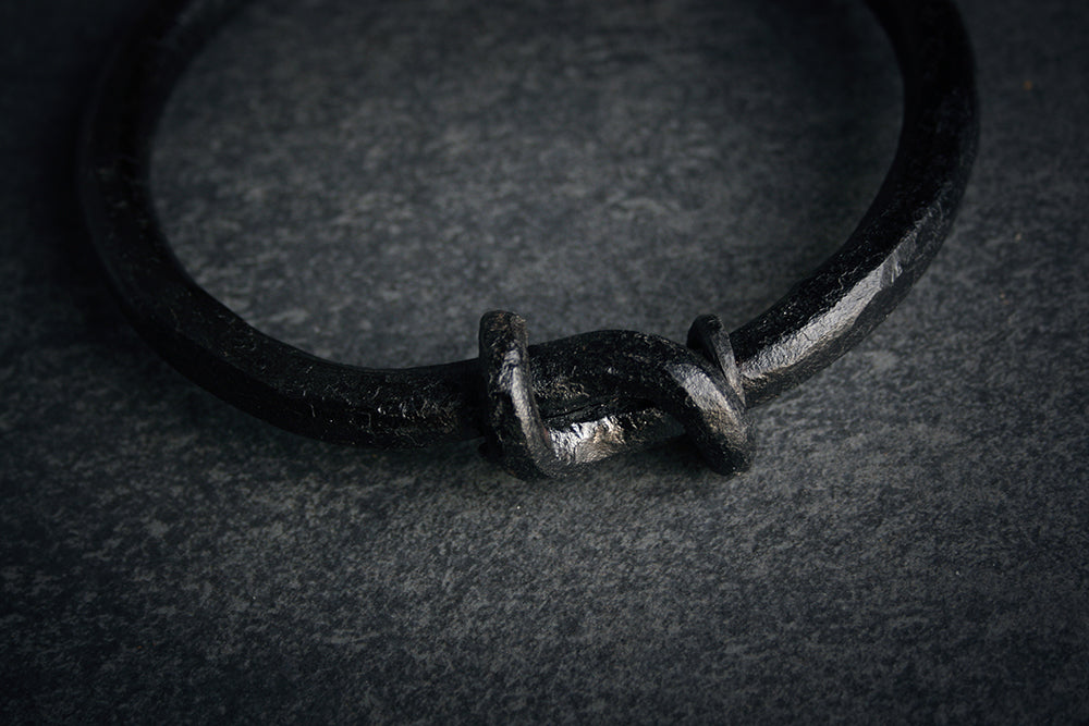 Handforged IRON eternal knot ring - RITUAL ITEM