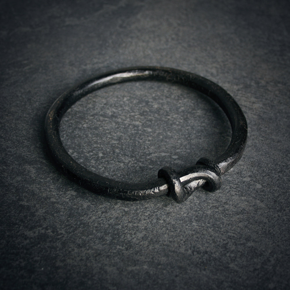 Handforged IRON eternal knot ring - RITUAL ITEM