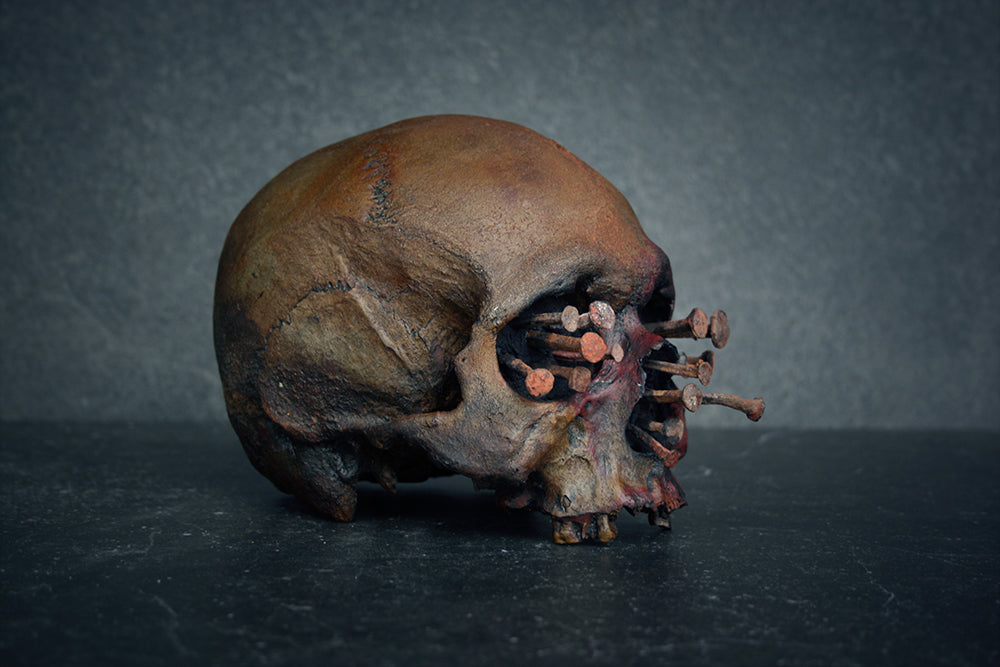 Skull mixed media sculpture "Rust nails red shade" - SCULPTURE