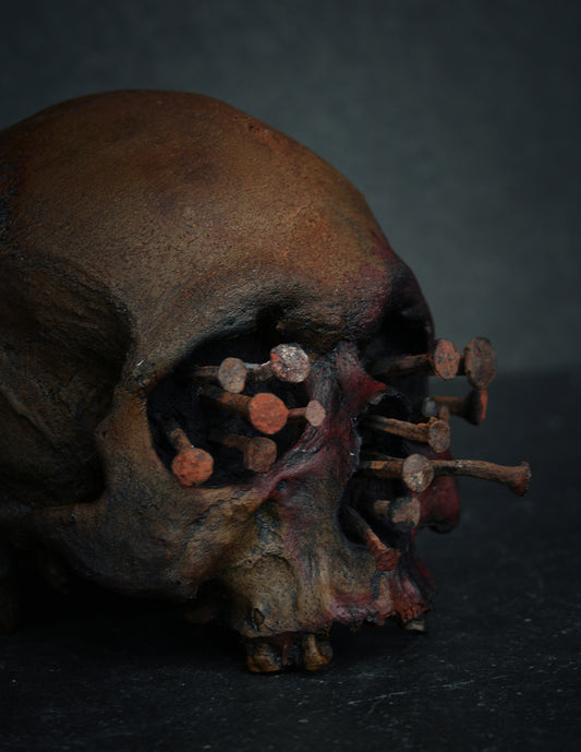 Skull mixed media sculpture "Rust nails red shade" - SCULPTURE