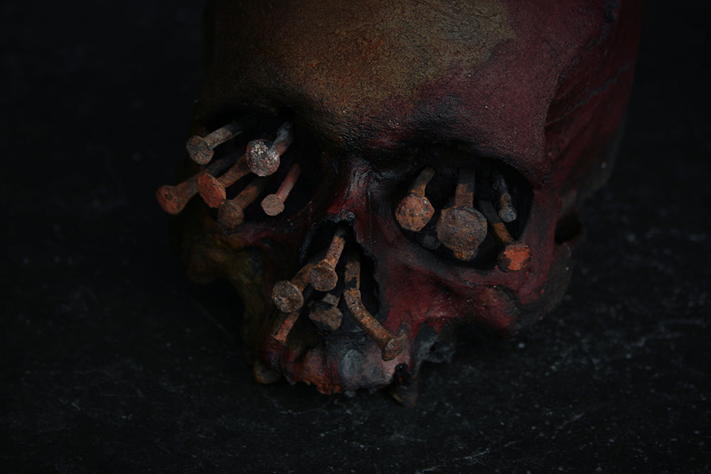 Skull mixed media sculpture "Rust nails red shade" - SCULPTURE