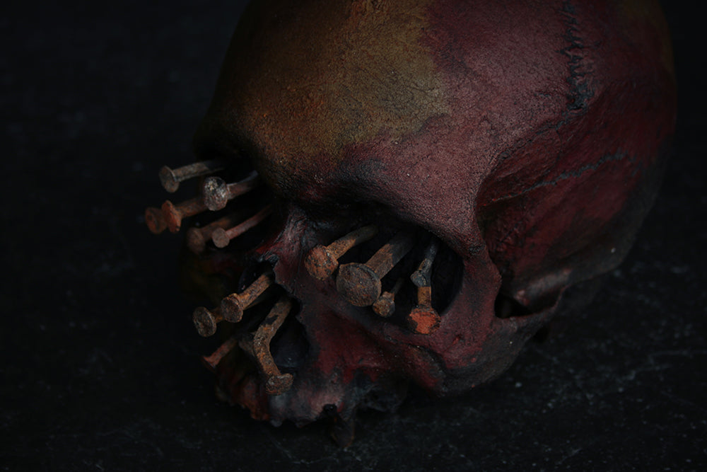Skull mixed media sculpture "Rust nails red shade" - SCULPTURE