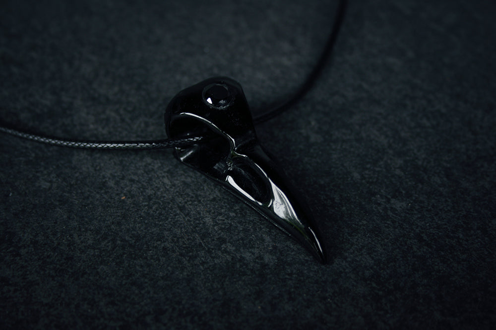 Raven skull in shiny obsidian - NECKLACE