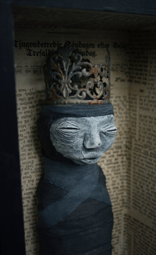 Sculpture "Stillborn king" - mixed media sculpture