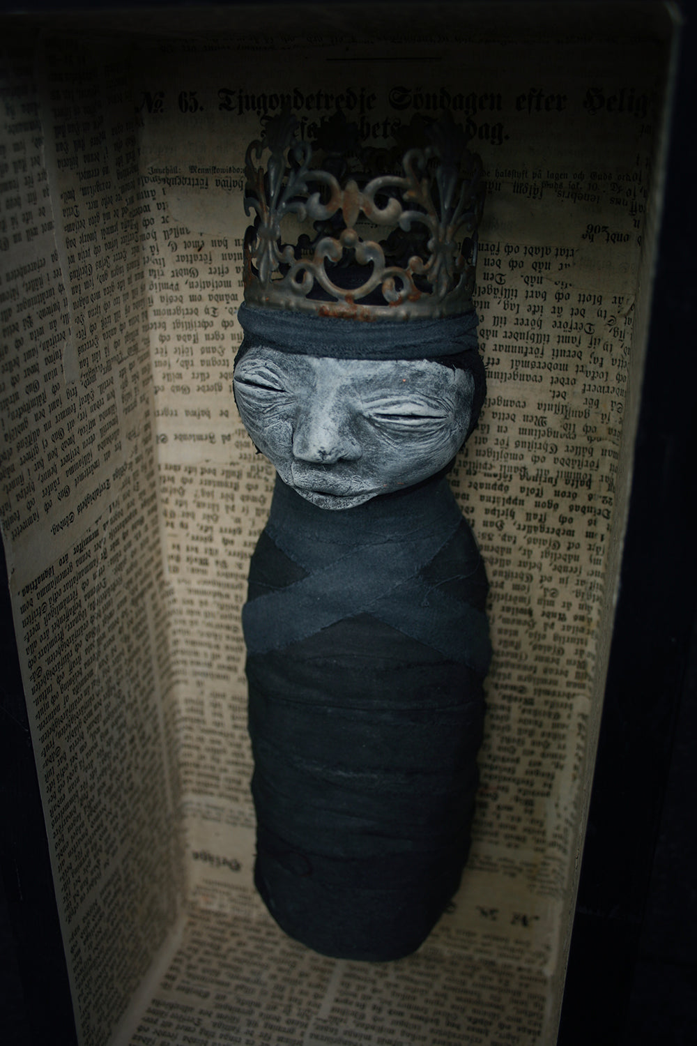 Sculpture "Stillborn king" - mixed media sculpture