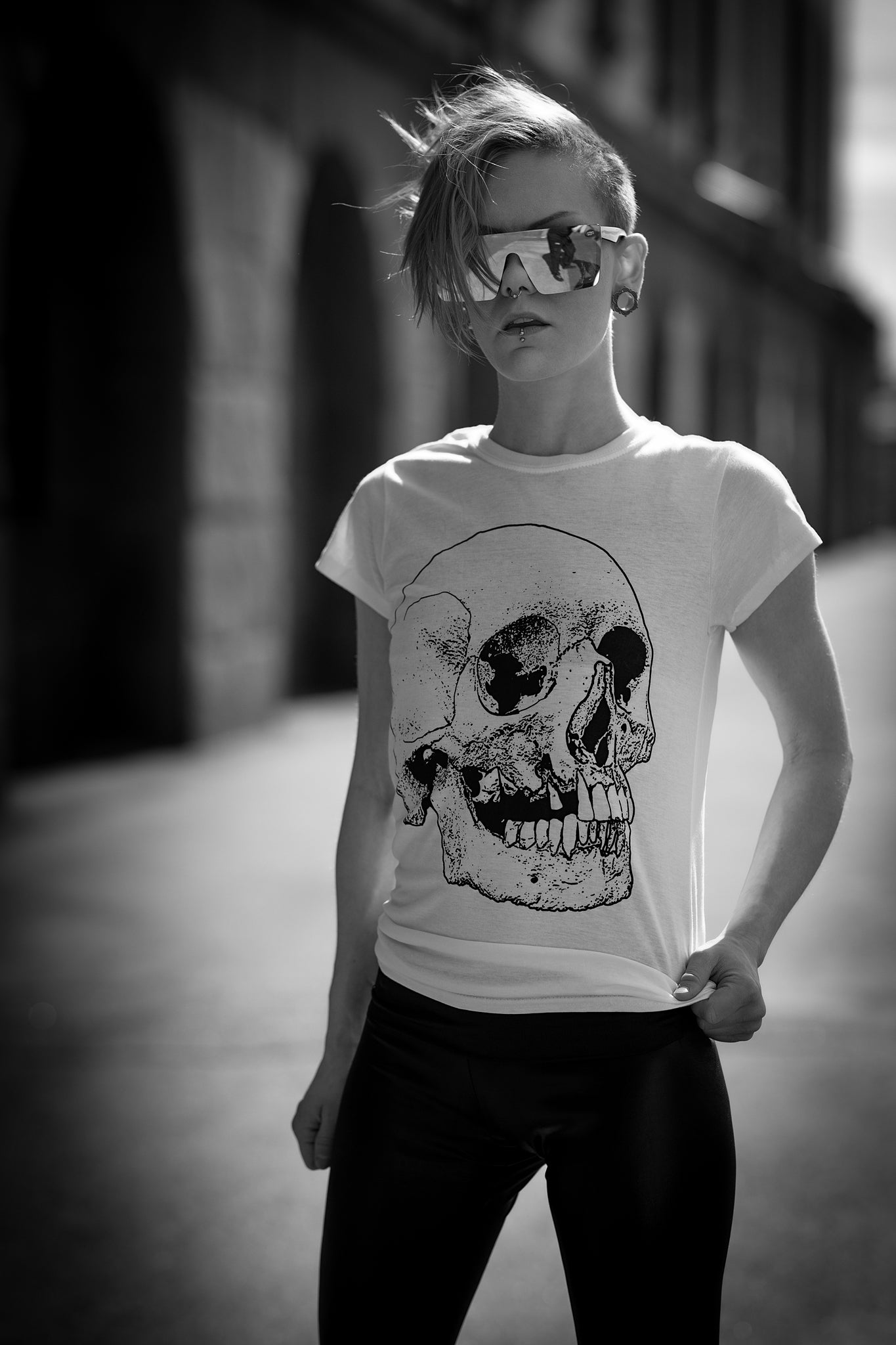 Oversize human skull - WHITE T-shirt female fitted