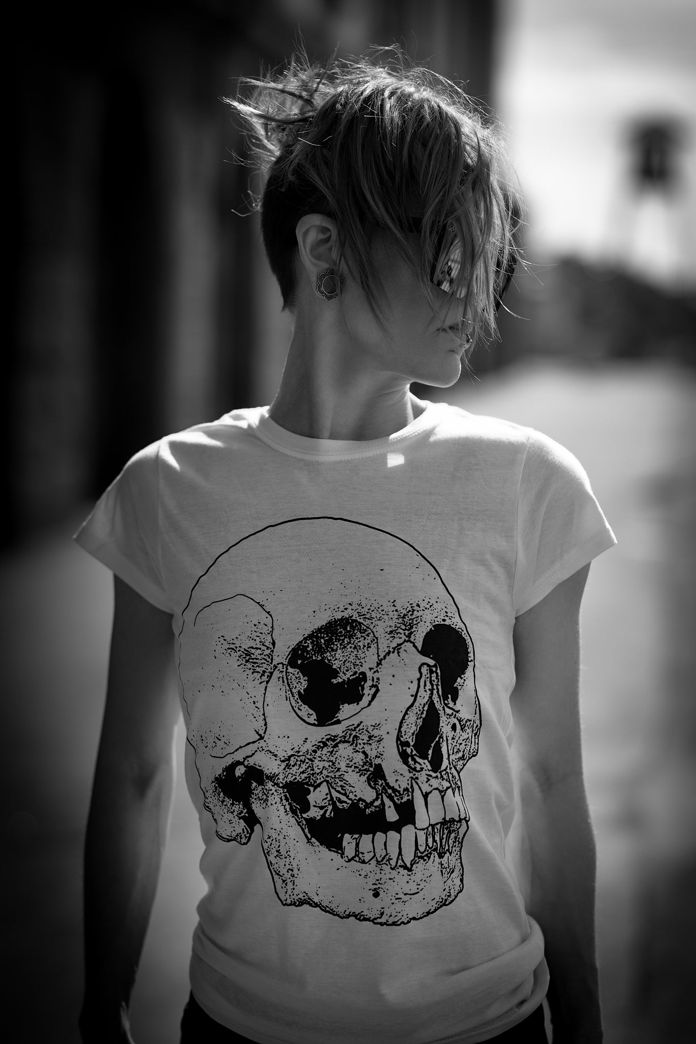 Oversize human skull - WHITE T-shirt female fitted