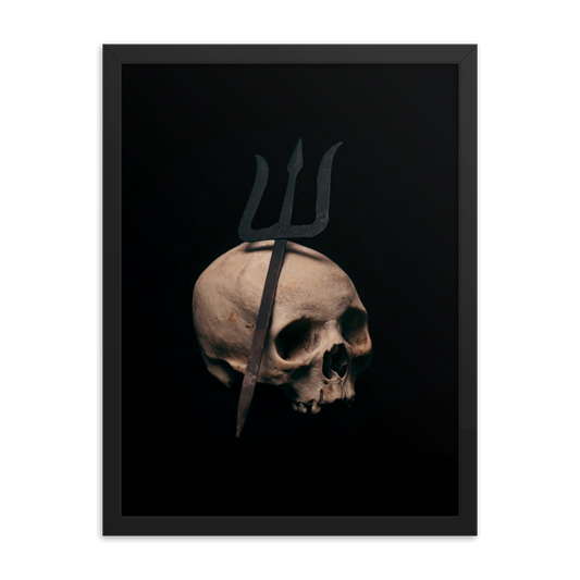 Trident leaning on skull, real human skull photography - Framed poster