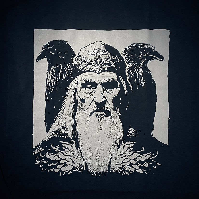 Odin with his 2 ravens Hugin and Munin - T-shirt