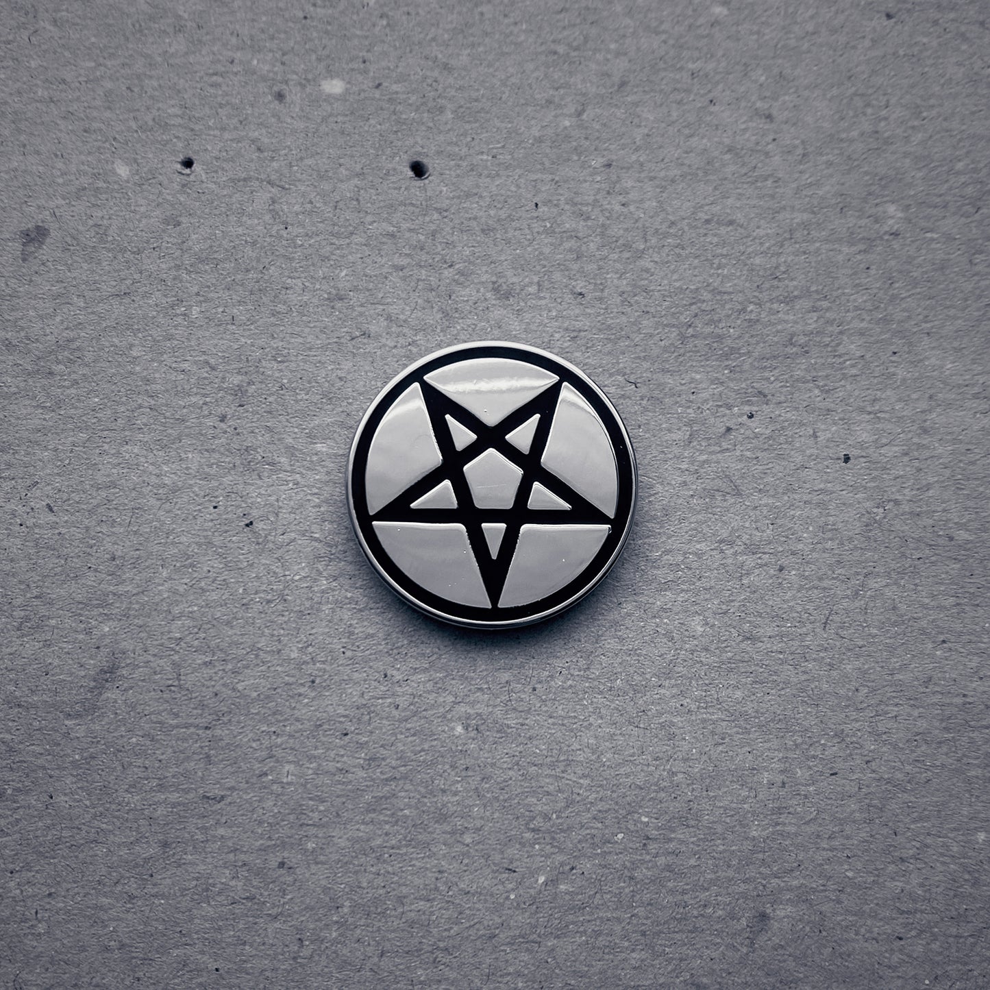 Pentagram, shiny silver round version - PIN