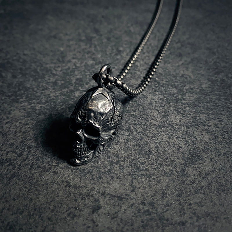 Skull necklace, sturdy distressed style with cranium star in stainless steel - NECKLACE