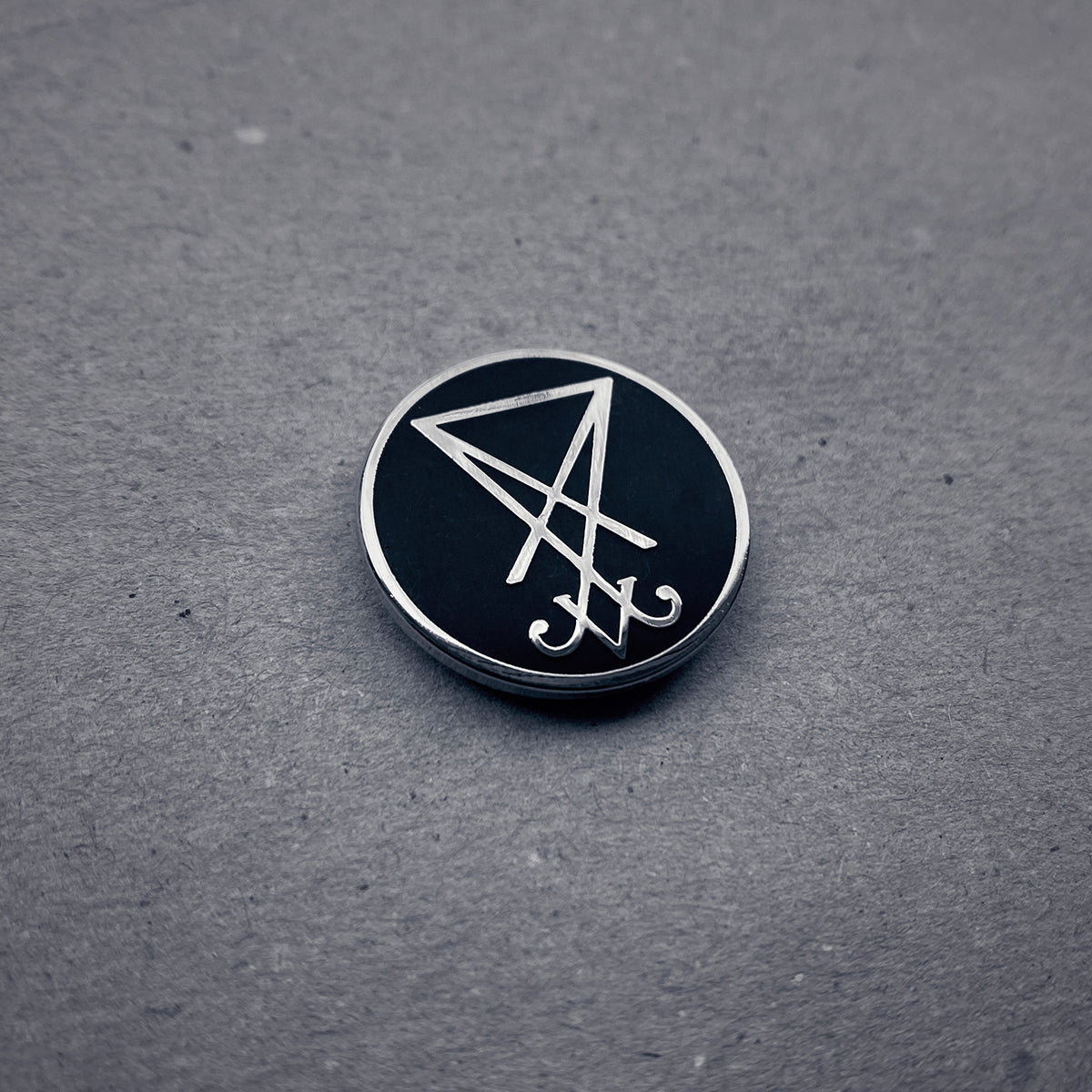 Sigil of Lucifer, black and silver round single circle version - PIN