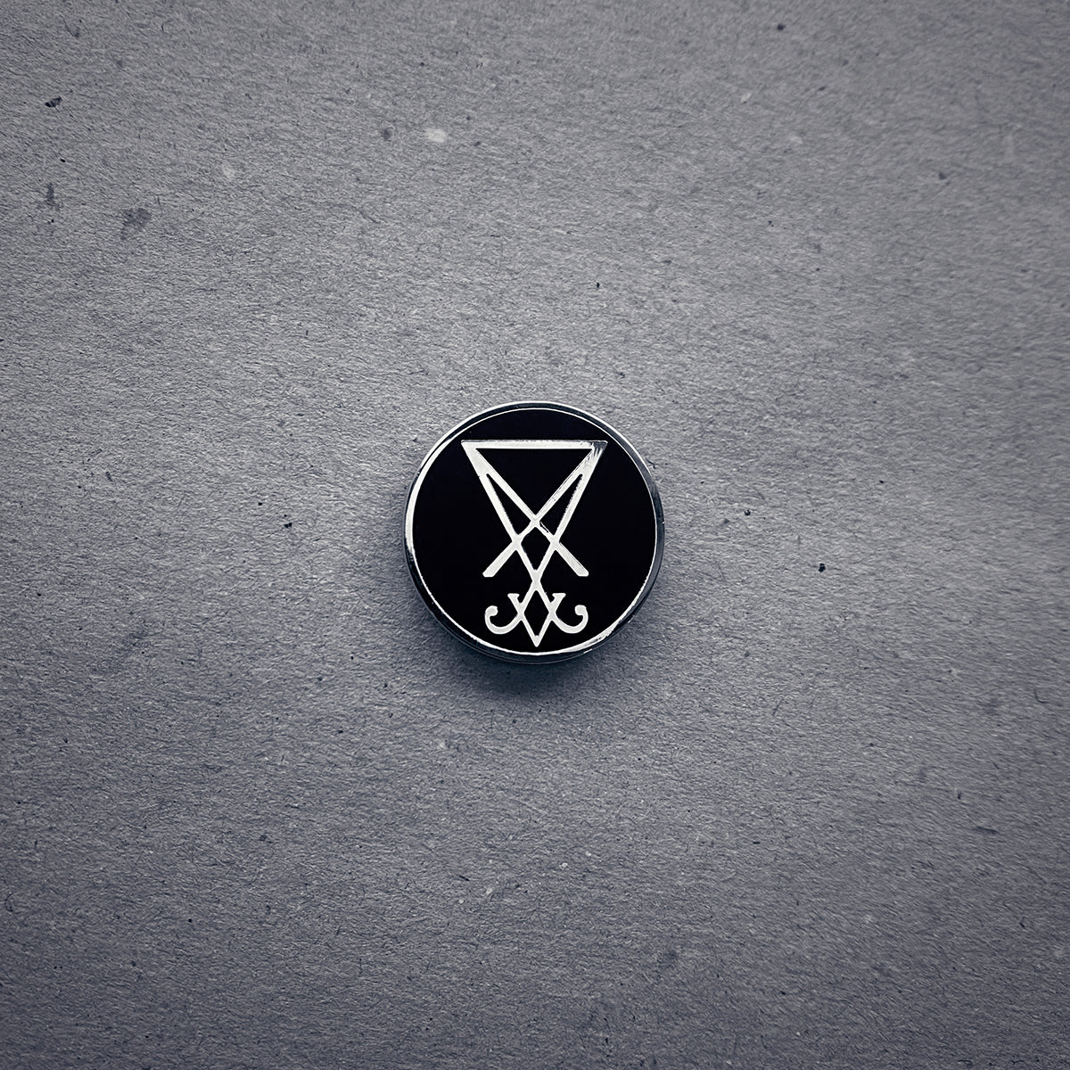 Sigil of Lucifer, black and silver round single circle version - PIN