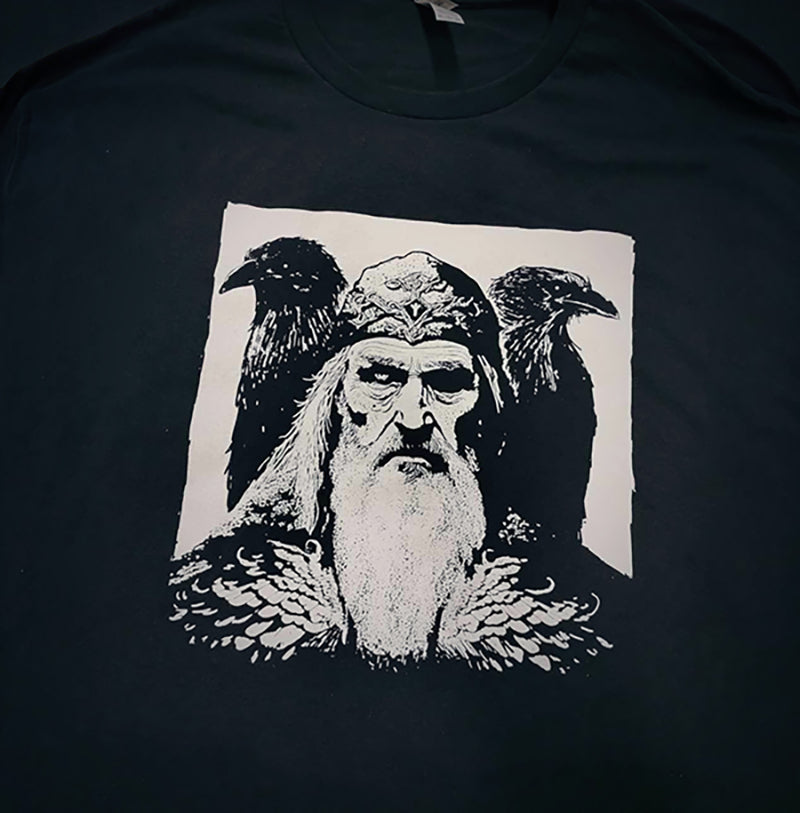Odin with his 2 ravens Hugin and Munin - T-shirt
