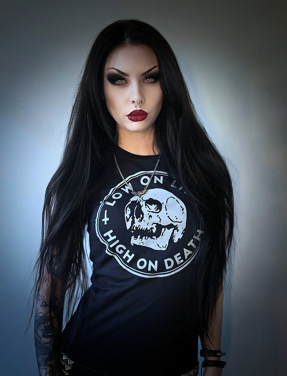 Low on life, high on death - T-shirt female fitted