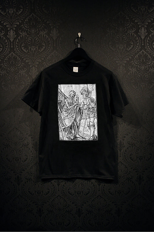 Tod und Landsknecht by Albrecht Dürer - T-shirt