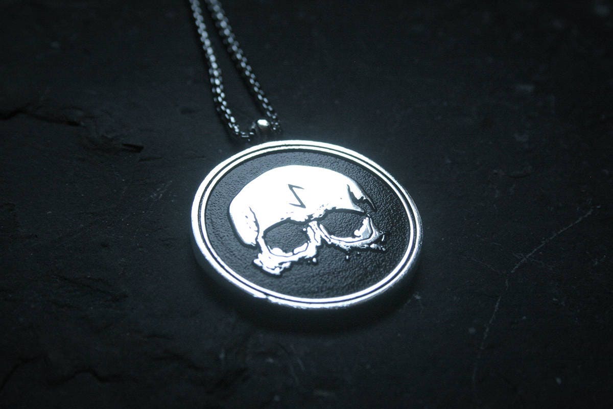 Skull rune pendant - NECKLACE – TORVENIUS