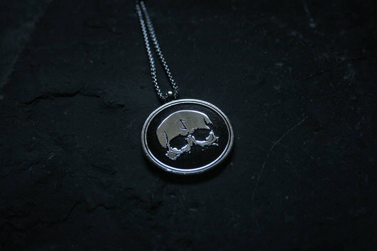 Skull rune pendant - NECKLACE – TORVENIUS