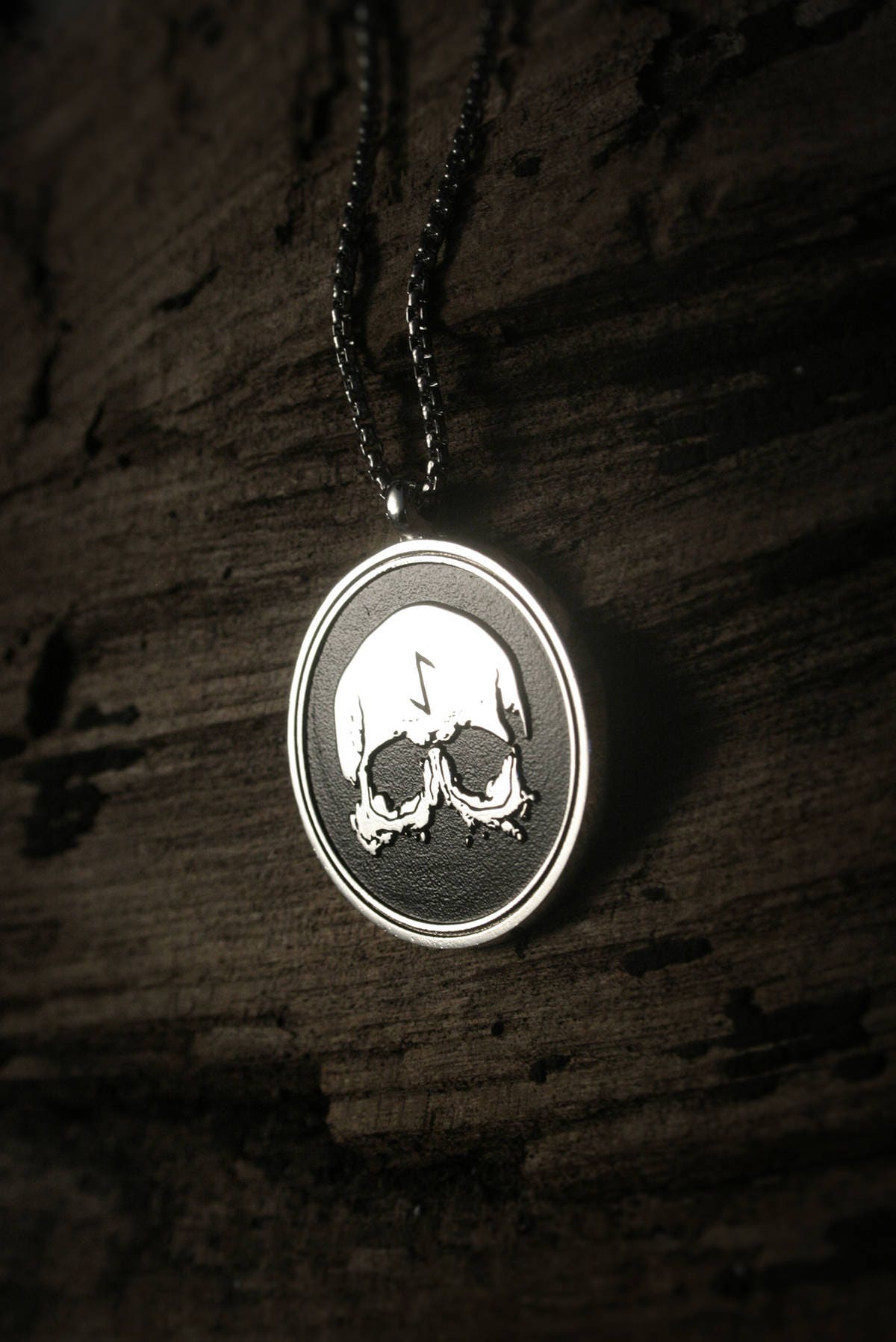 Skull rune pendant - NECKLACE – TORVENIUS