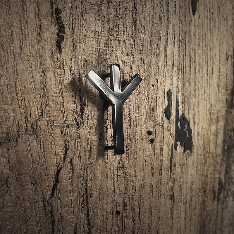 Air Rune Pin Algiz rune, black metal finish - PIN – TORVENIUS