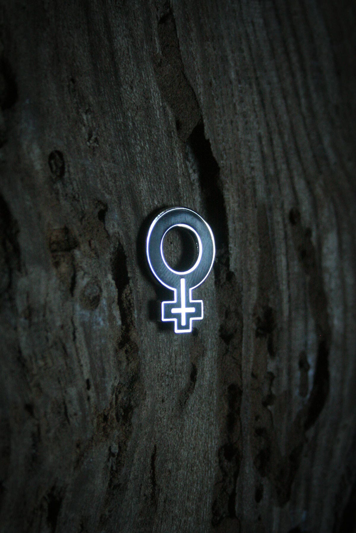 Female symbol with upside down cross - PIN