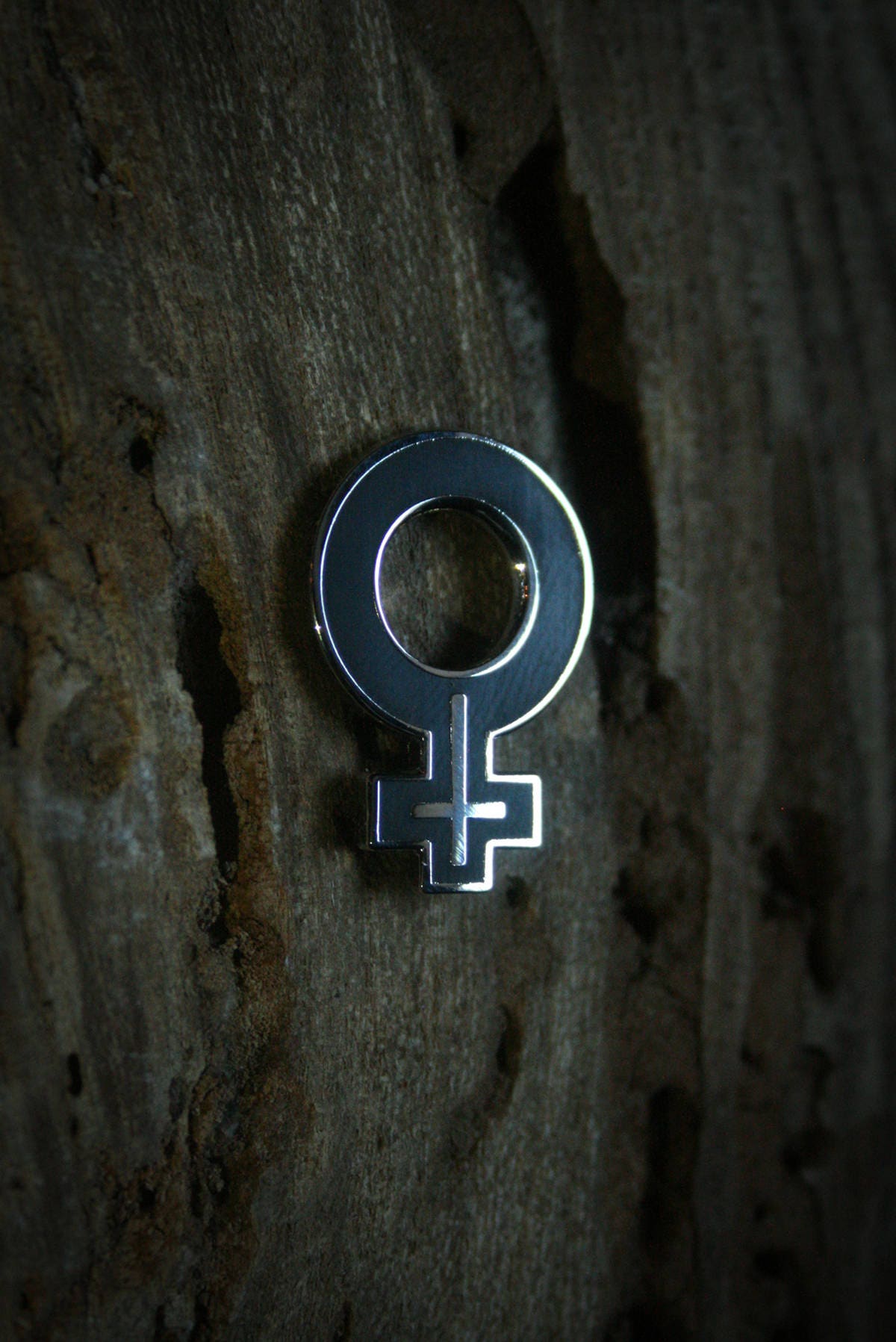 Female symbol with upside down cross - PIN