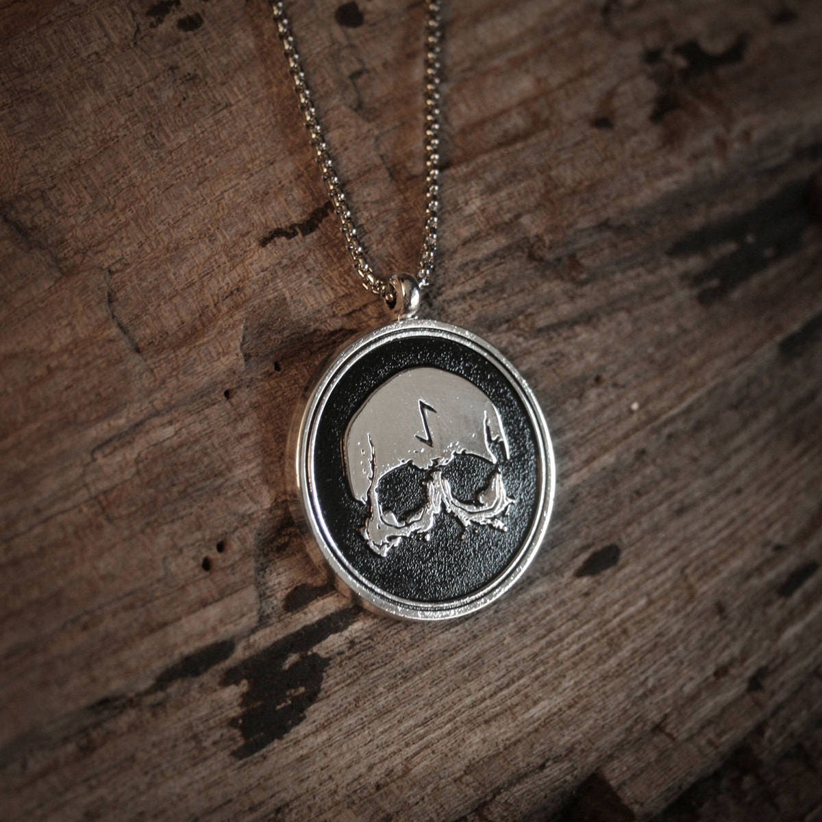 Skull rune pendant - NECKLACE – TORVENIUS
