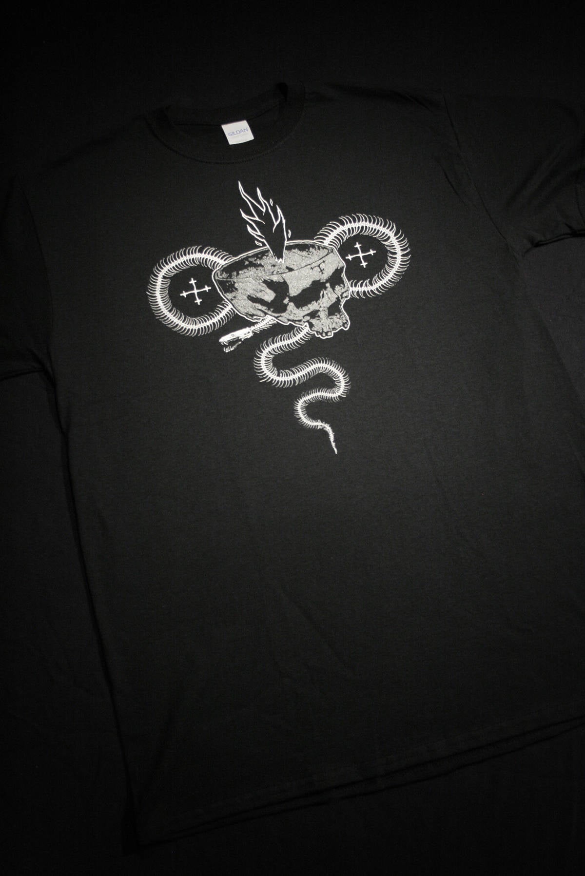 Serpent and black flame skull - T-shirt