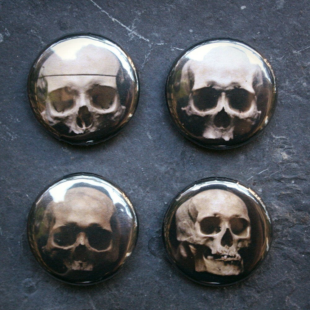 Bring out your dead! - 25 mm badge PACK with 4 pins (skulls)