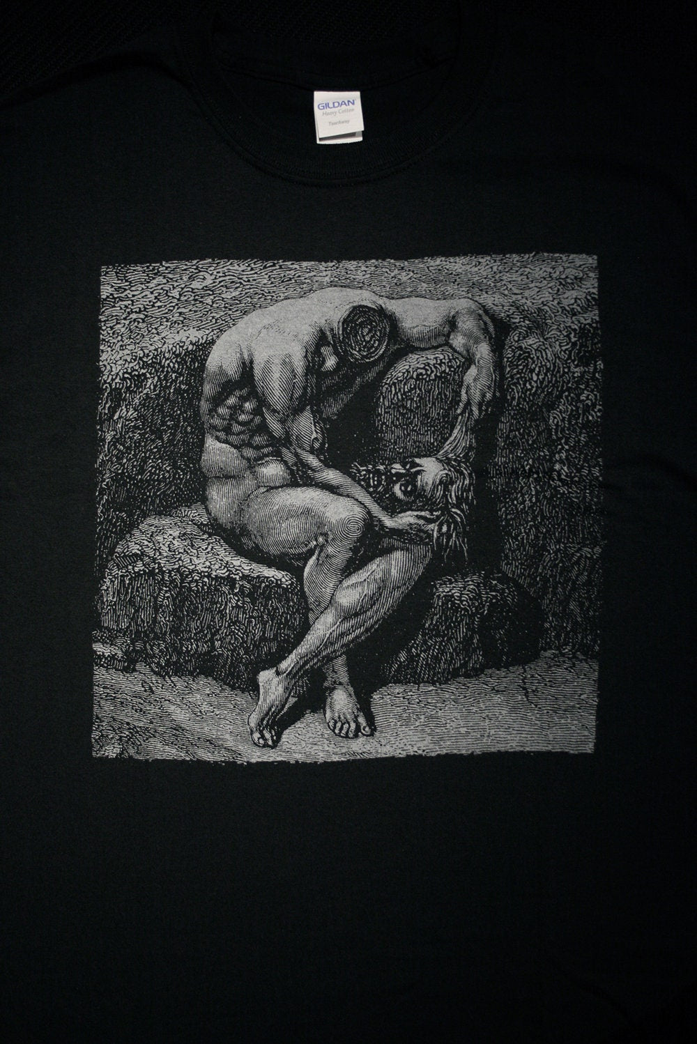 Headless man with his own head in lap, Geri Del Bello, Gustave Dore illustration - T-shirt