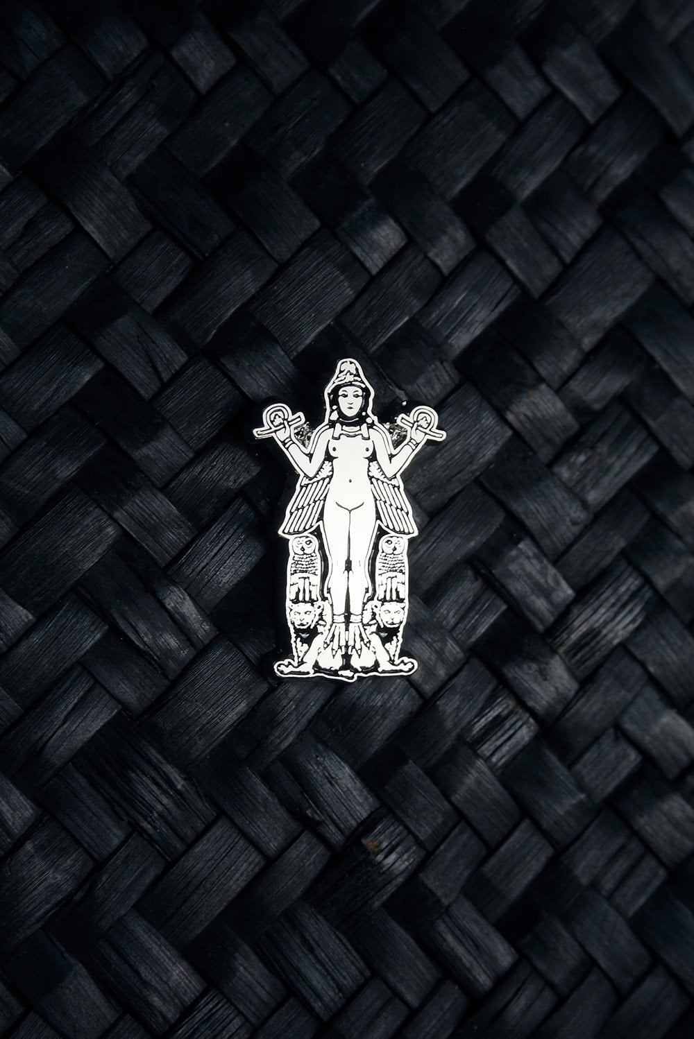 Inanna / Ishtar / Ereshkigal / Lilith, dark mother and goddess of the night - PIN