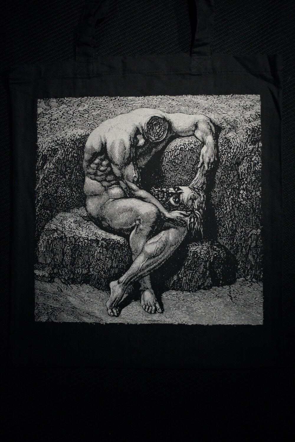 Headless man with his own head in lap, Geri Del Bello, Gustave Dore illustration - Tote bag