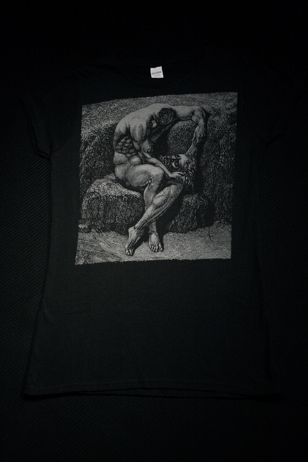 Headless man with his own head in lap, Geri Del Bello, Gustave Dore illustration - T-shirt female fitted