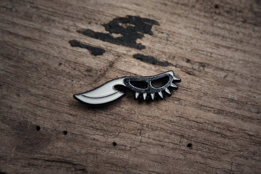 Cobra knife, knuckle knife, retro 80s blade - PIN