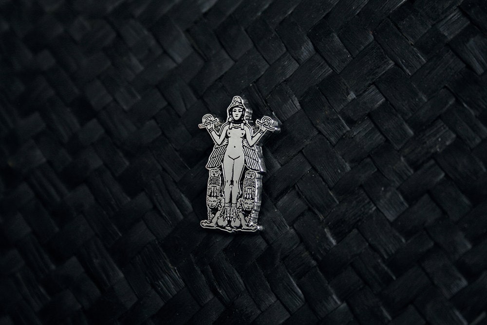 Inanna / Ishtar / Ereshkigal / Lilith, dark mother and goddess of the night - PIN