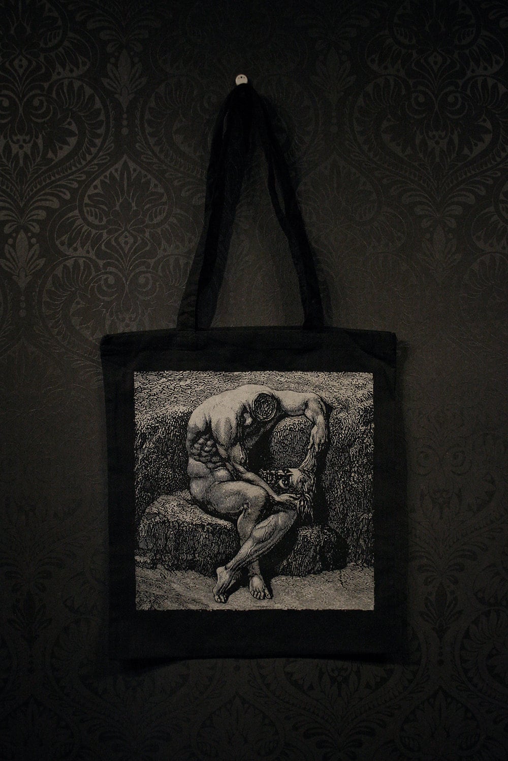 Headless man with his own head in lap, Geri Del Bello, Gustave Dore illustration - Tote bag